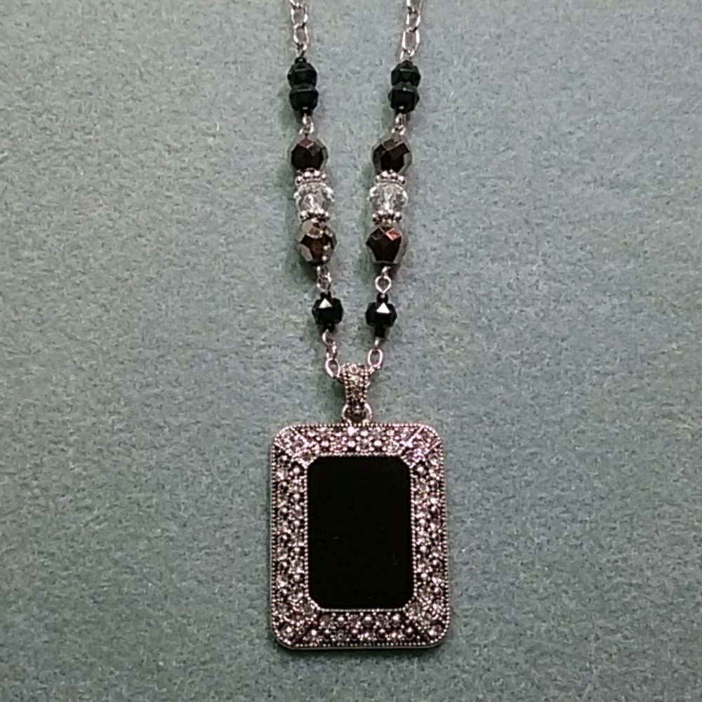 (🍁3/$25) *NWT* Silver & Black Necklace Set